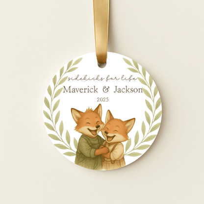 Personalized ceramic Christmas ornament with hugging foxes, for brothers or young boys